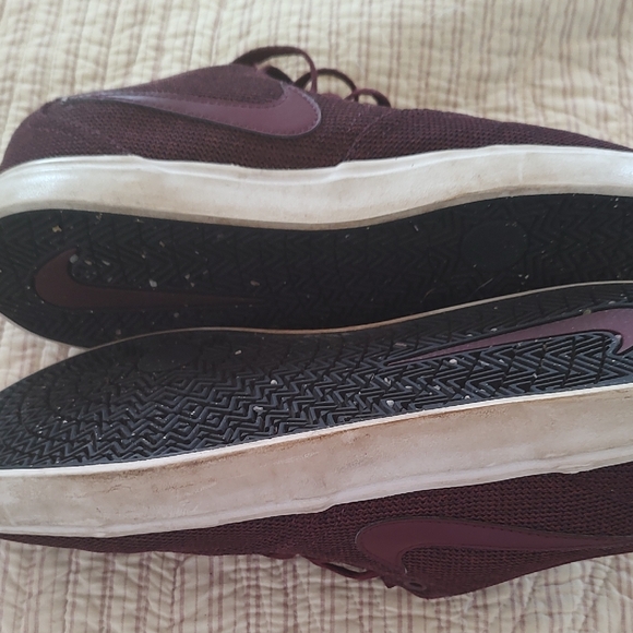 Nike SB Maroon Sneakers - Picture 4 of 4